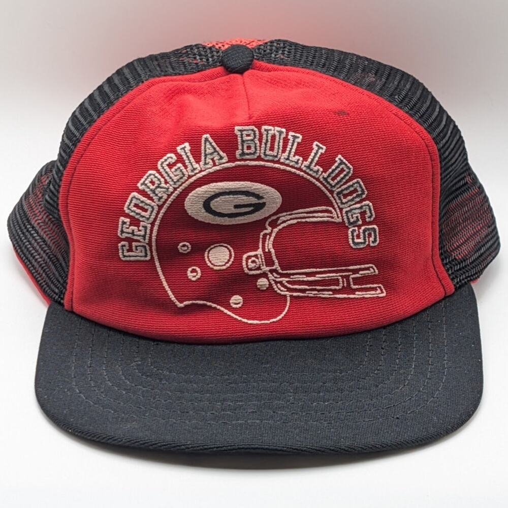 Vintage Georgia Bulldogs 80s NCAA Trucker Snapback Hat Red Black Mesh USA